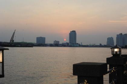Montien Riverside Hotel - image 17