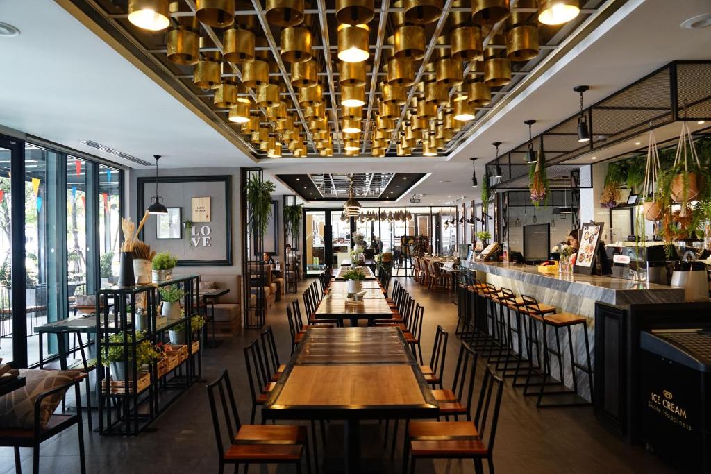 130 Hotel & Residence Bangkok - image 2