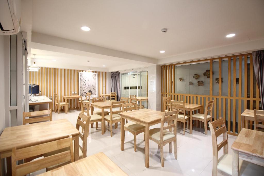 Super OYO 483 Pannee Hotel Khaosan - image 5