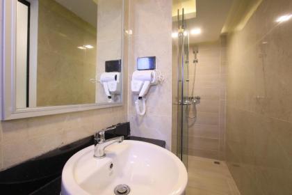 Pratunam Atrium Hotel - image 4