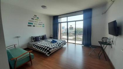 Sleepy and Homey Don Mueang Airport Hostel