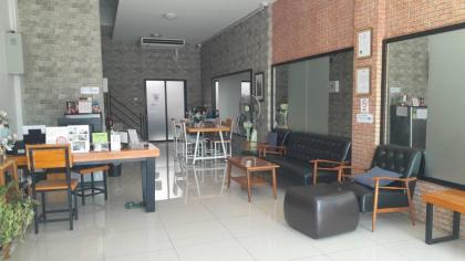 Sleepy and Homey Don Mueang Airport Hostel - image 13