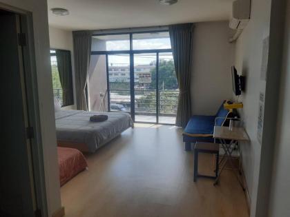 Sleepy and Homey Don Mueang Airport Hostel - image 2
