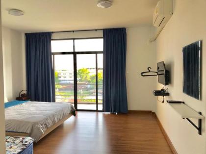 Sleepy and Homey Don Mueang Airport Hostel - image 5