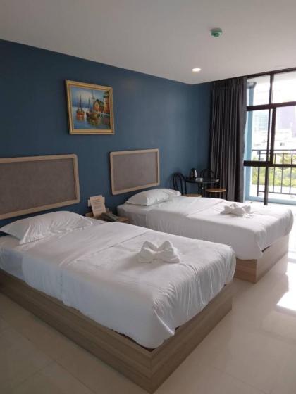 @81Hotel - image 3