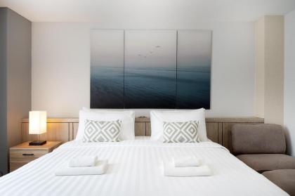 The Riski Hotel @ Bangphlat Station (SHA Certified)