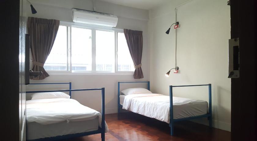 Bangkok Check Inn @ Chareon Krung  - image 2