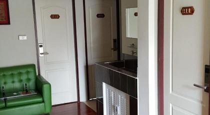 Bangkok Check Inn @ Chareon Krung  - image 3