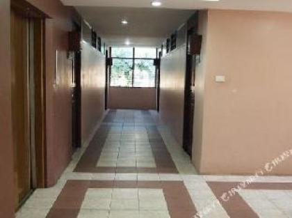 Le Vanvarothai Saladaeng Residence - image 2