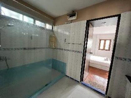 Very Close to Bamrungrad Hospital! 150SQM/2BR - image 12