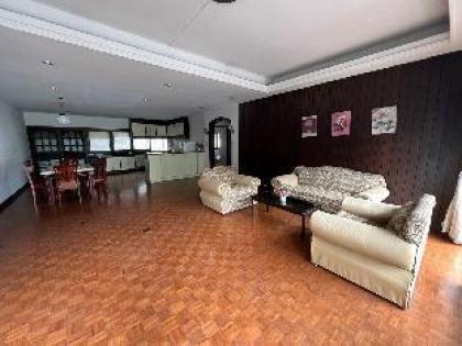 Very Close to Bamrungrad Hospital! 150SQM/2BR - image 19