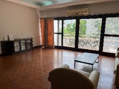 Two Bedroom / perfect stay quite near Bumrungrad - image 14