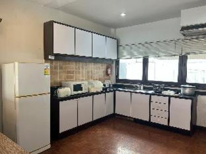 Two Bedroom / perfect stay quite near Bumrungrad - image 6