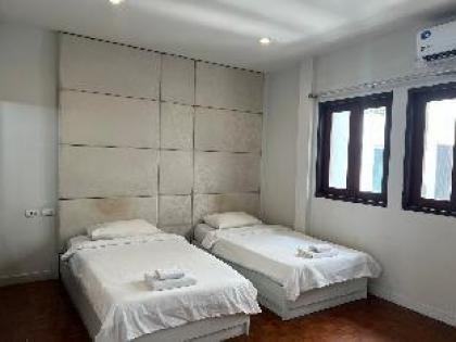 Two Bedroom / perfect stay quite near Bumrungrad - image 7