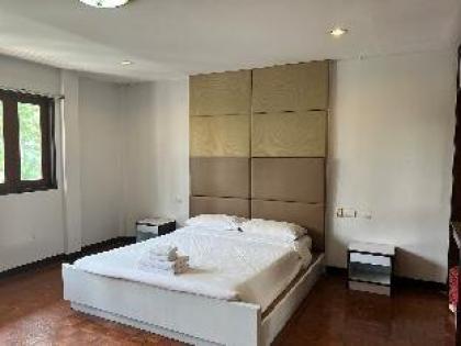 Two Bedroom / perfect stay quite near Bumrungrad - image 8