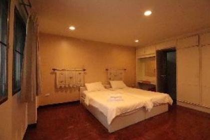 Perfect for Long stay near Bamrungrad 2BR/150SQM - image 5