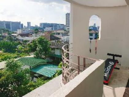 Kru Nat's Bed & Breakfast w/ Private Rooms & Gym  - image 10