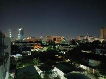 Kru Nat's Bed & Breakfast w/ Private Rooms & Gym  - image 11
