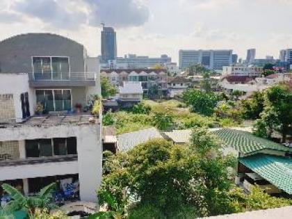 Kru Nat's Bed & Breakfast w/ Private Rooms & Gym  - image 9