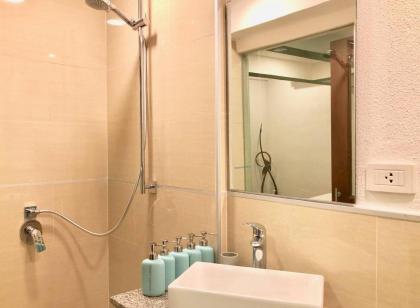 Fabulous Dasiri Townhouse With 5 Bedrooms - image 11