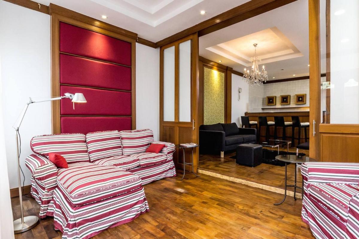 Fabulous Dasiri Townhouse With 5 Bedrooms - image 4