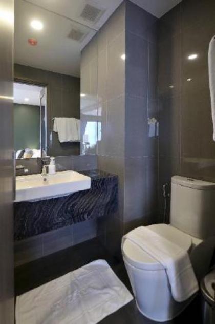 Condo Next to BTS MRT Asoke - image 15