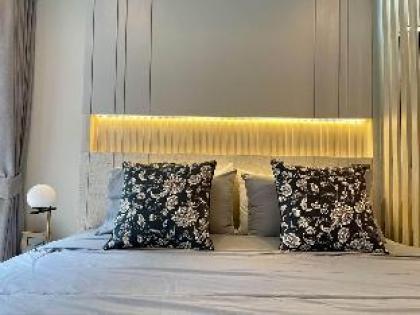 Condo Next to BTS MRT Asoke - image 2