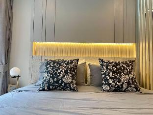 Condo Next to BTS MRT Asoke - image 2