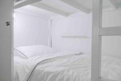 The 820house - Entire Floor 4 beds (4 ?????) - image 9