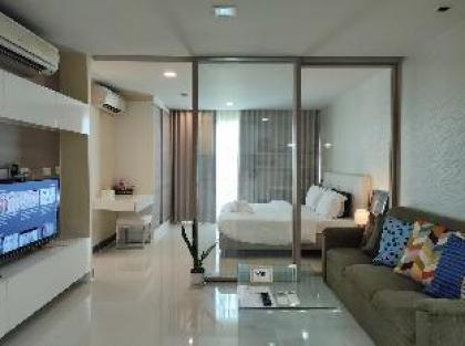 BTS NanaTourist HiLightLively Sukhumvit rdMalls Bangkok 