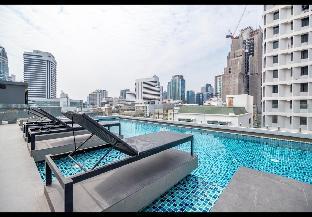 BTS NanaTourist HiLightLively Sukhumvit rdMalls - image 6