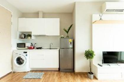 Clean Private 1BR WIfI Skywalk to BTS Bitech