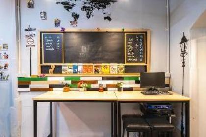 Sip N' Camp - Hostel - image 8