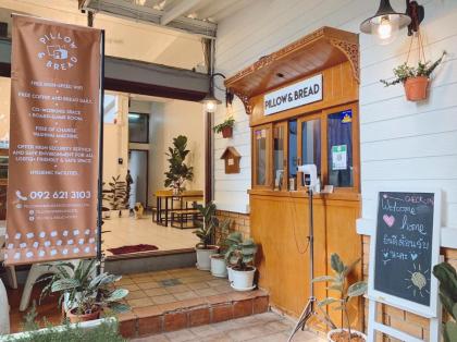 Pillow and bread hostel 