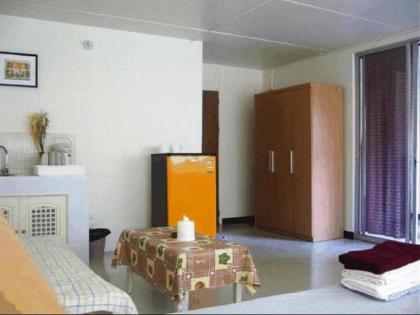 Room in Apartment - Poppular Palace Don Mueang Bangkok 5-minute drive from Impact Arena - image 4
