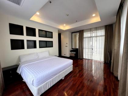 Massive 2 bedrooms flat 155 sqm