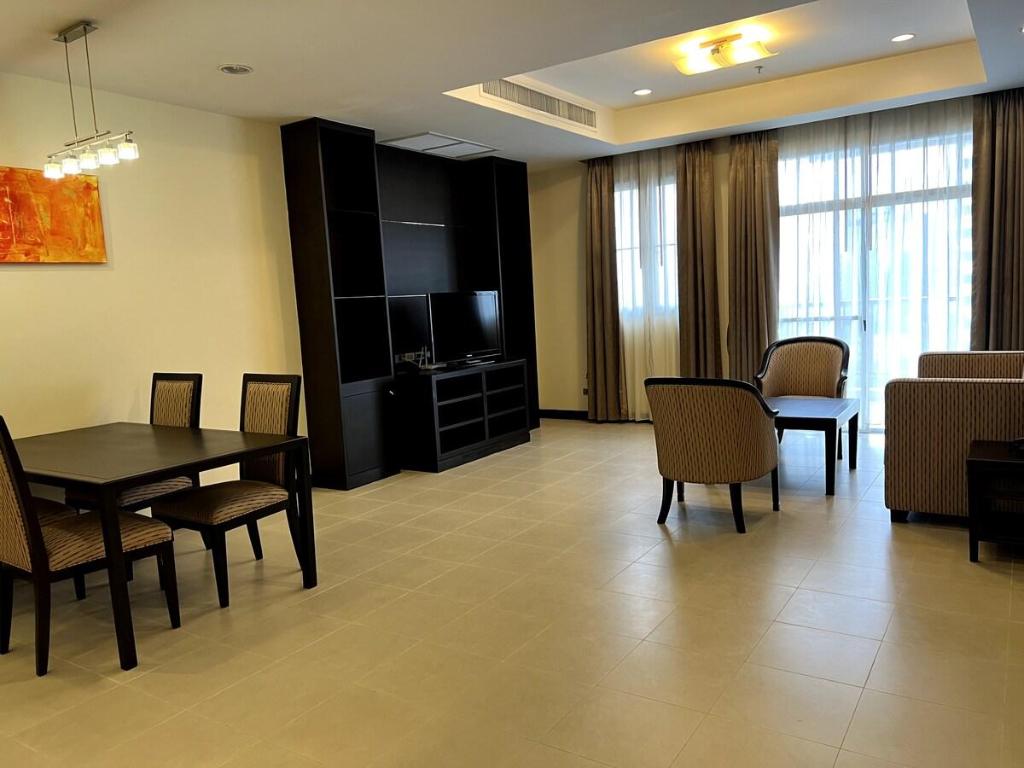 Massive 2 bedrooms flat 155 sqm - image 5