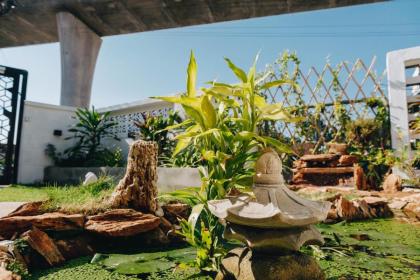 34 Independent courtyard garden-style container homestay near MRT - image 5