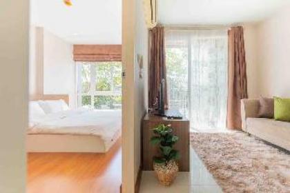 Next to airport&ARL/free pickup/food mall/pool&gym