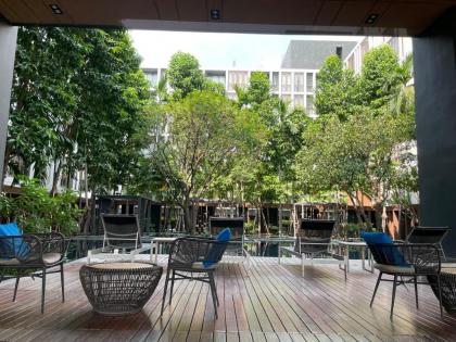 Quiet oasis in heart of Bangkok - image 12