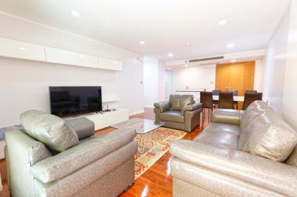 Three bedroom apartment in Ploenchit