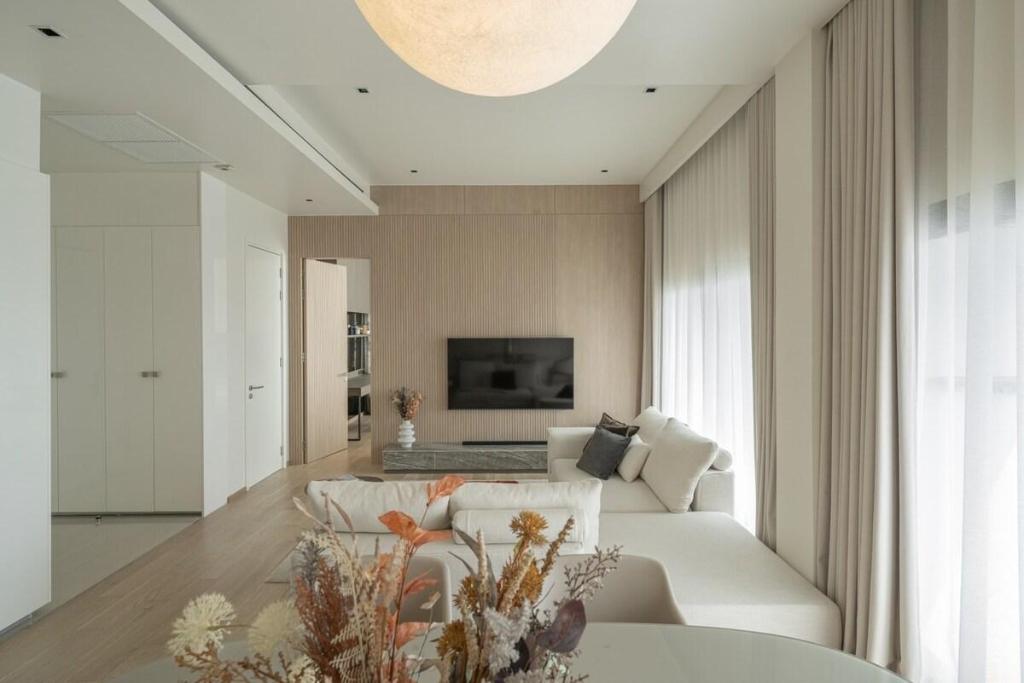 Spacious / Stylish / Modern / City-Centre - main image