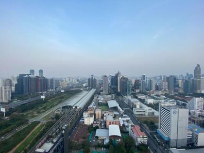 Spacious / Stylish / Modern / City-Centre - image 3