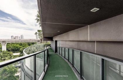 Spacious / Stylish / Modern / City-Centre - image 5