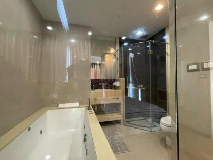 Super Luxury Condo - image 12