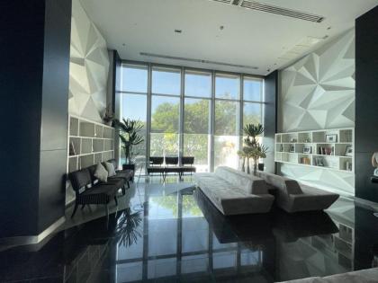 Super Luxury Condo - image 6