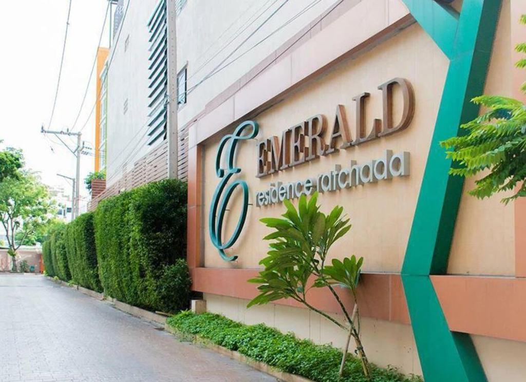 Entire Apartment @ MRT Huaykwang - image 3