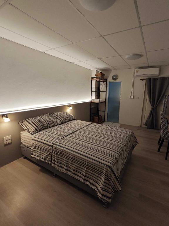 Cozy Bed And Pillows Watcharapol - main image