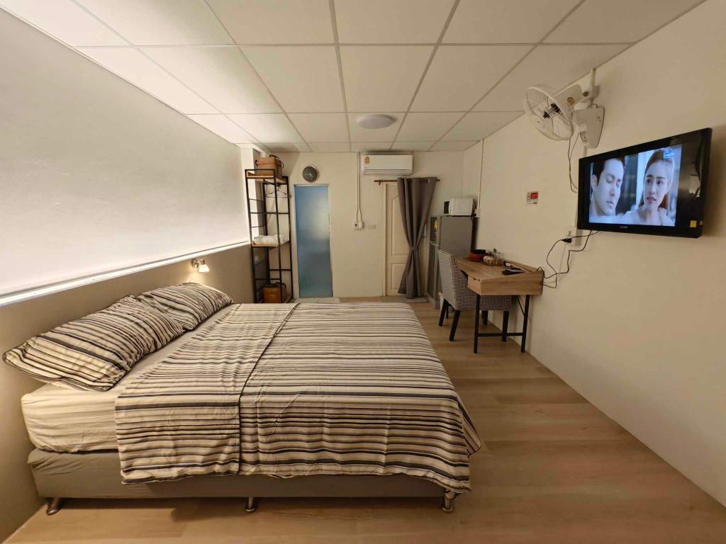Cozy Bed And Pillows Watcharapol - image 2