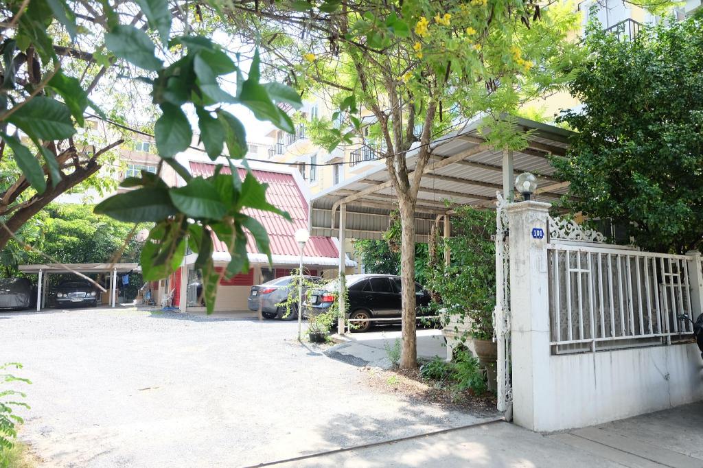 OYO 75429 101​ Place​ Navanakorn  - image 6
